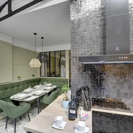 166 Roza - Superb In Paris.
