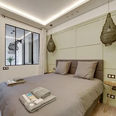 166 Roza - Superb In Paris. * Paris